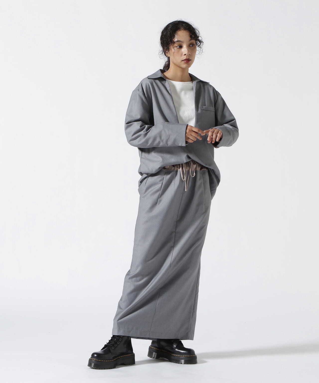 DROIT BELLO（ドロイトベロ）深Ｖネックスーツライクシャツ