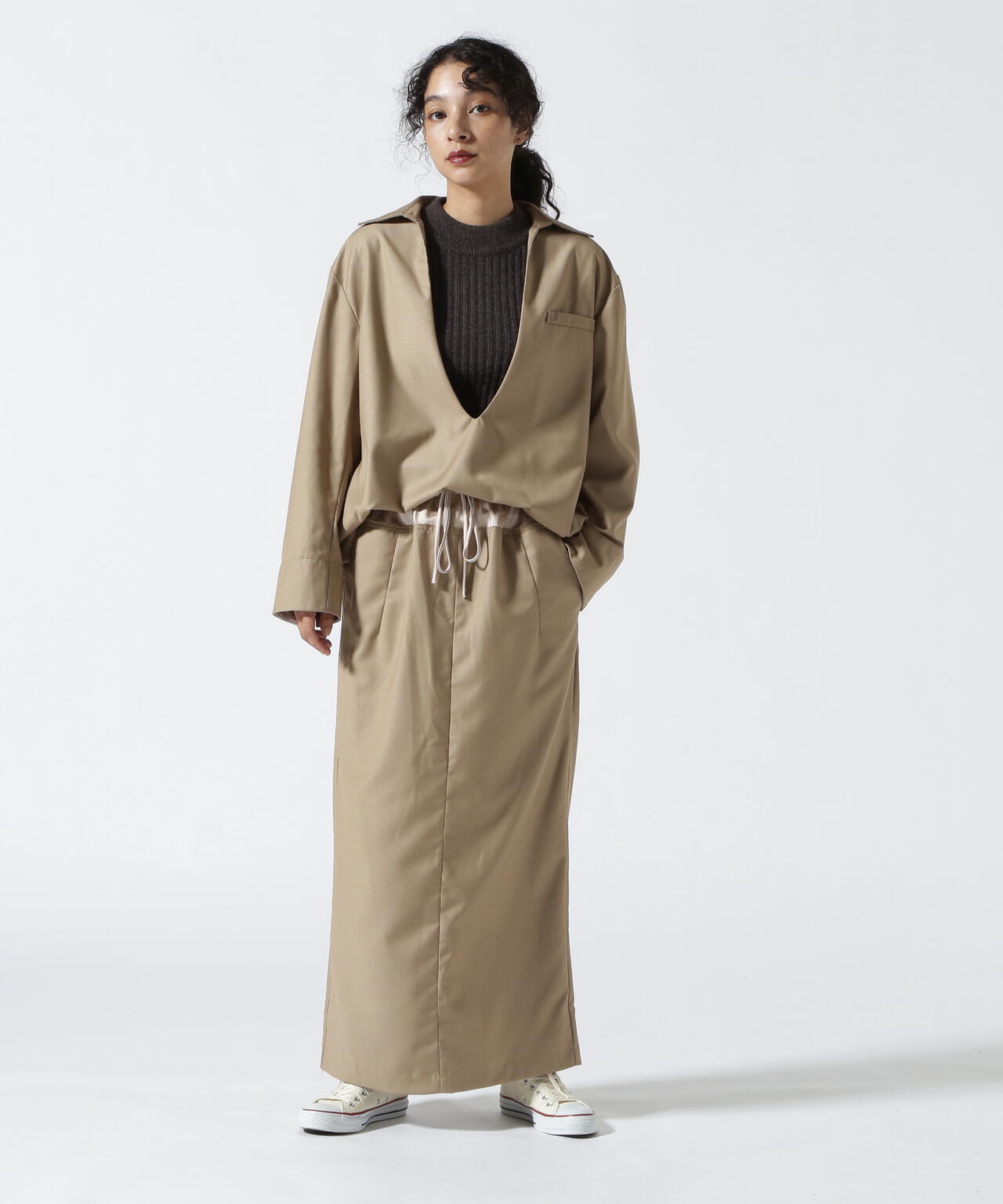 DROIT BELLO（ドロイトベロ）深Ｖネックスーツライクシャツ