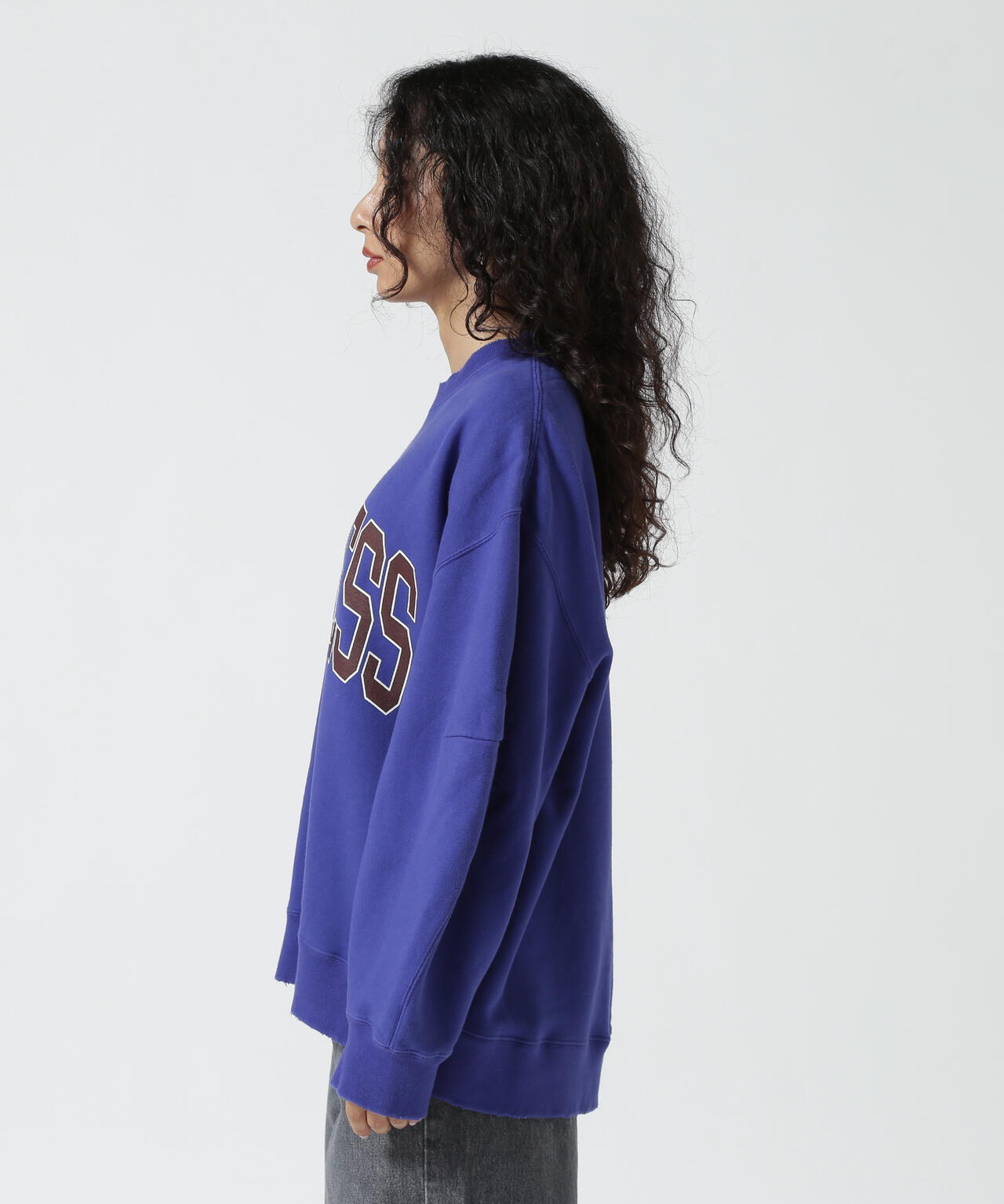 NOUNLESS（ナウンレス）別注COLLEGE LOGO OVER SWEAT