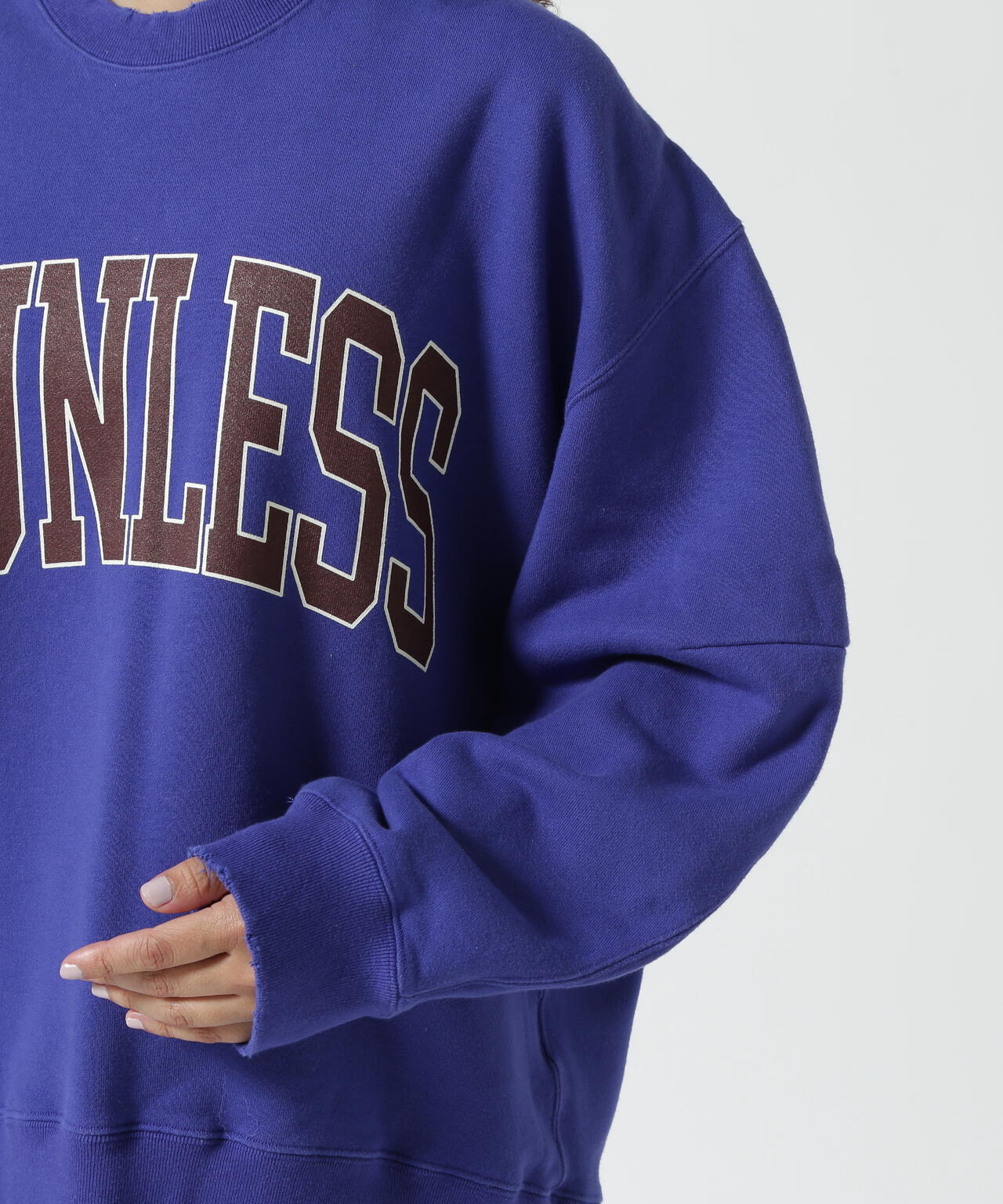 NOUNLESS（ナウンレス）別注COLLEGE LOGO OVER SWEAT