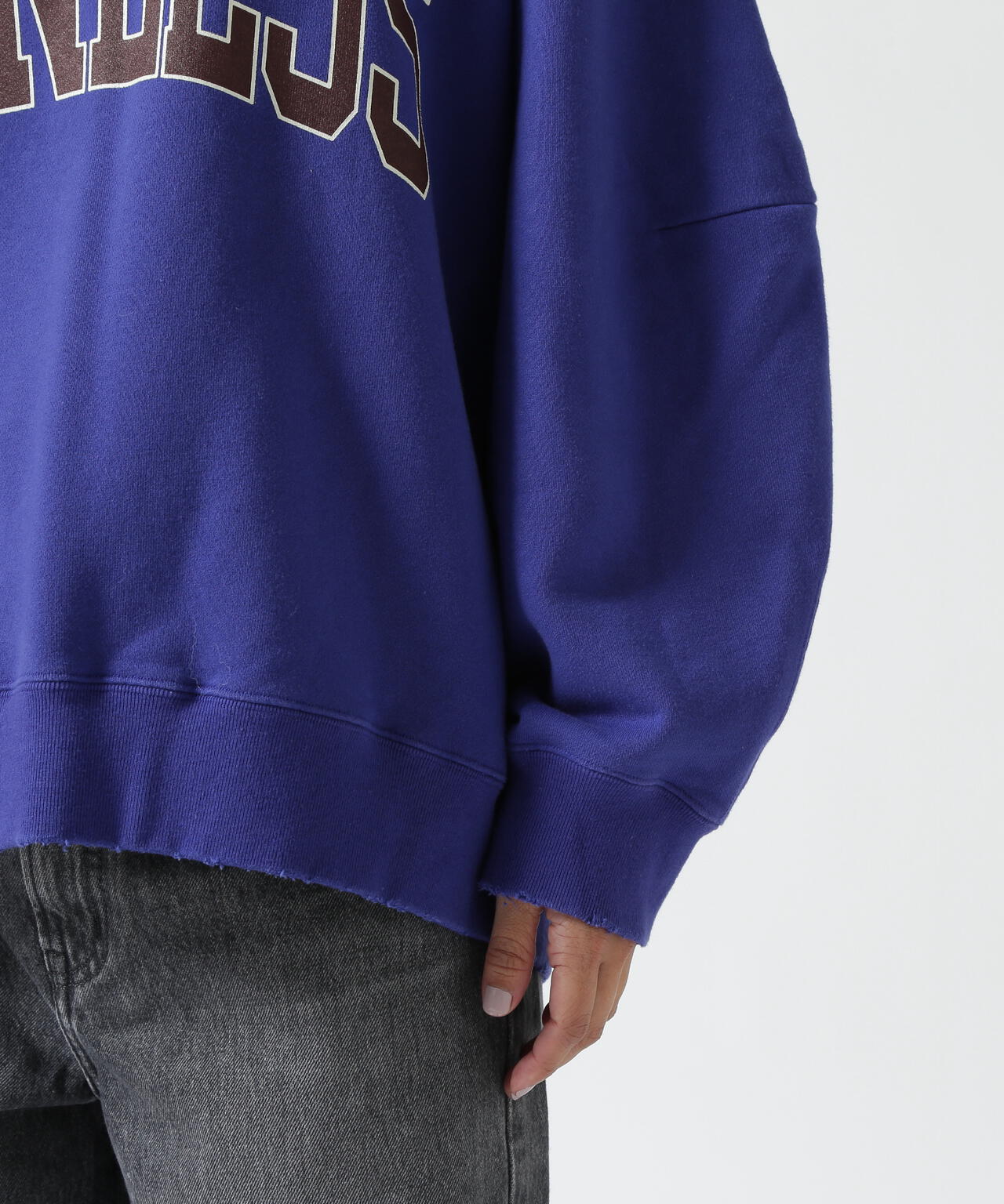 NOUNLESS（ナウンレス）別注COLLEGE LOGO OVER SWEAT