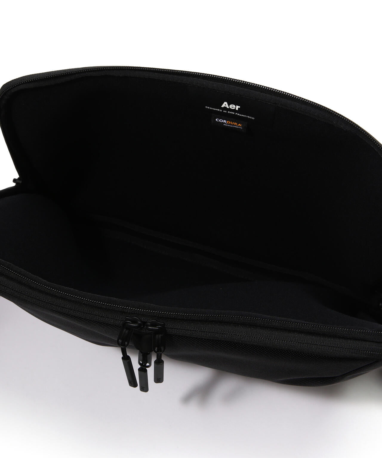 Aer（エアー）Tech Folio 16" Black AER-21025