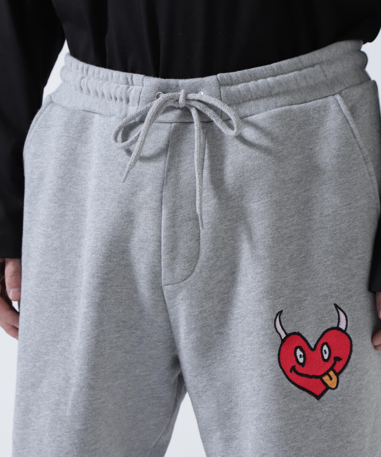 maxsix(マックスシックス）ONI HEART SWEAT PANTS
