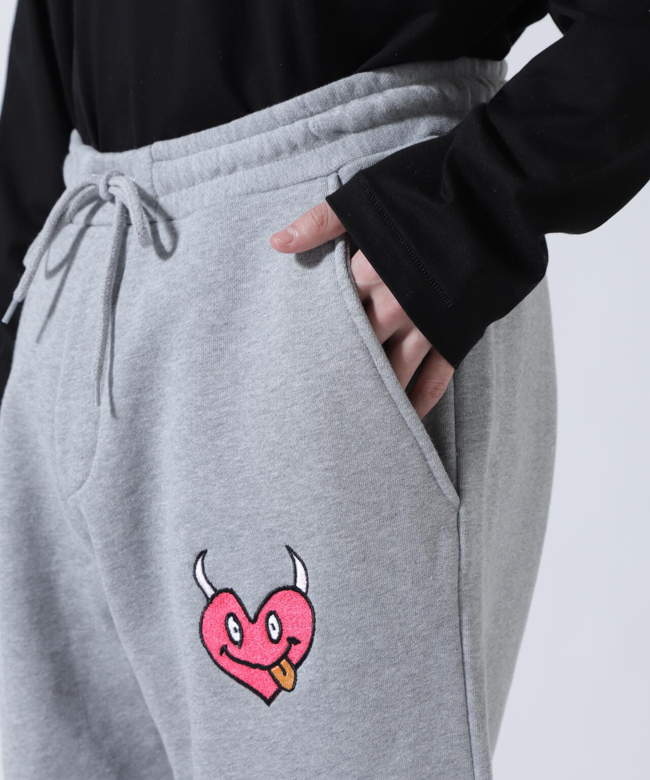 maxsix(マックスシックス）ONI HEART SWEAT PANTS
