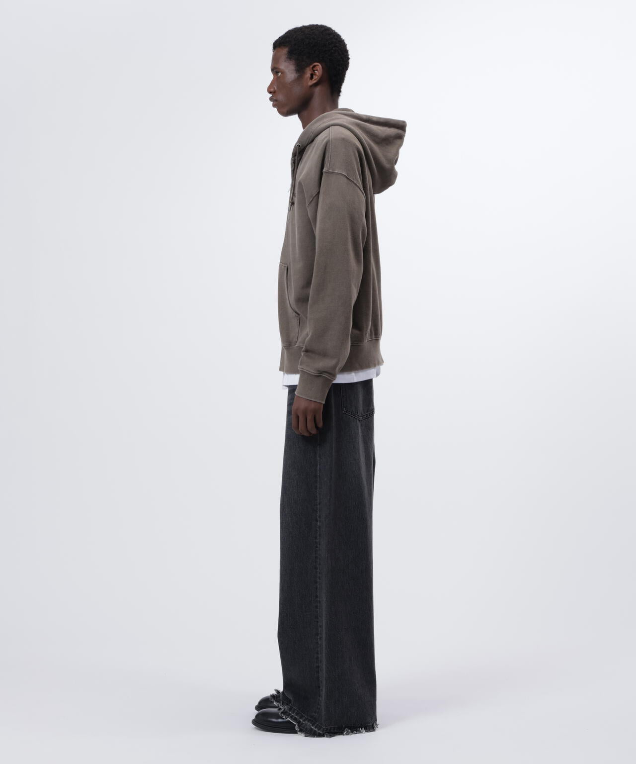 185cm C:83 W:66 H:86 着用サイズ：L