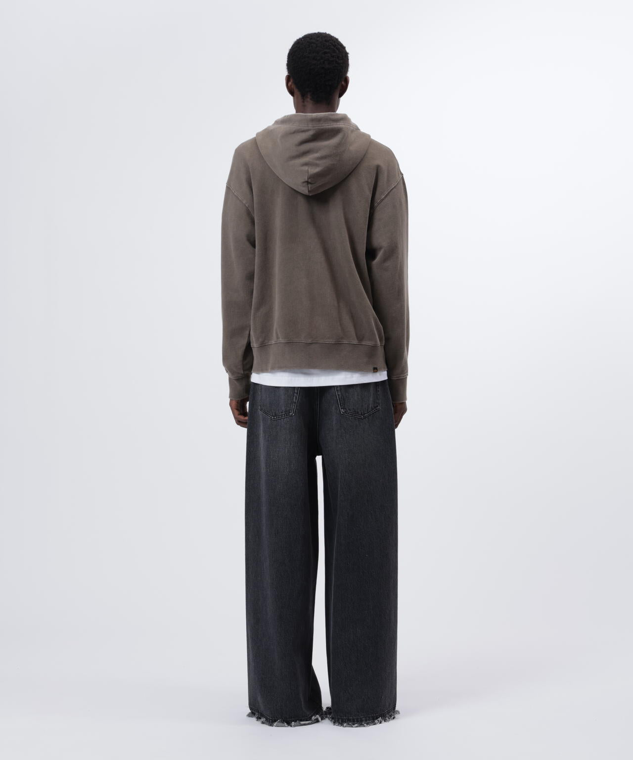 185cm C:83 W:66 H:86 着用サイズ：L